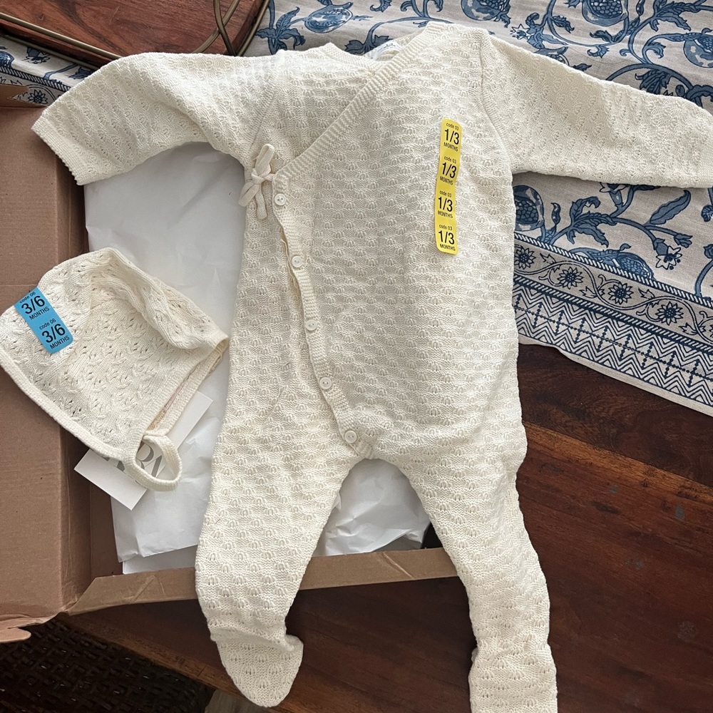 Zara infant 1-3 months knit jumpsuit with matching 3-6 month bonnet